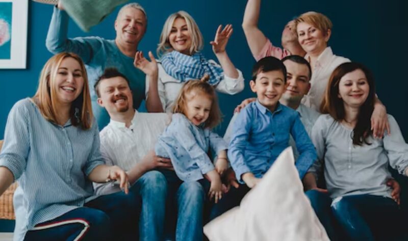 Отгледах 10-те деца на годеника си, след като ни напусна – 30 години по-късно адвокатът му се появи на вратата ми и каза: „Той ме помоли да занеса този плик днес“
